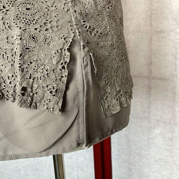 ECRU Elegant Gray & Tan Suede Sleeveless Blouse with Lace Design (Size: XS) - Picture 6 of 13